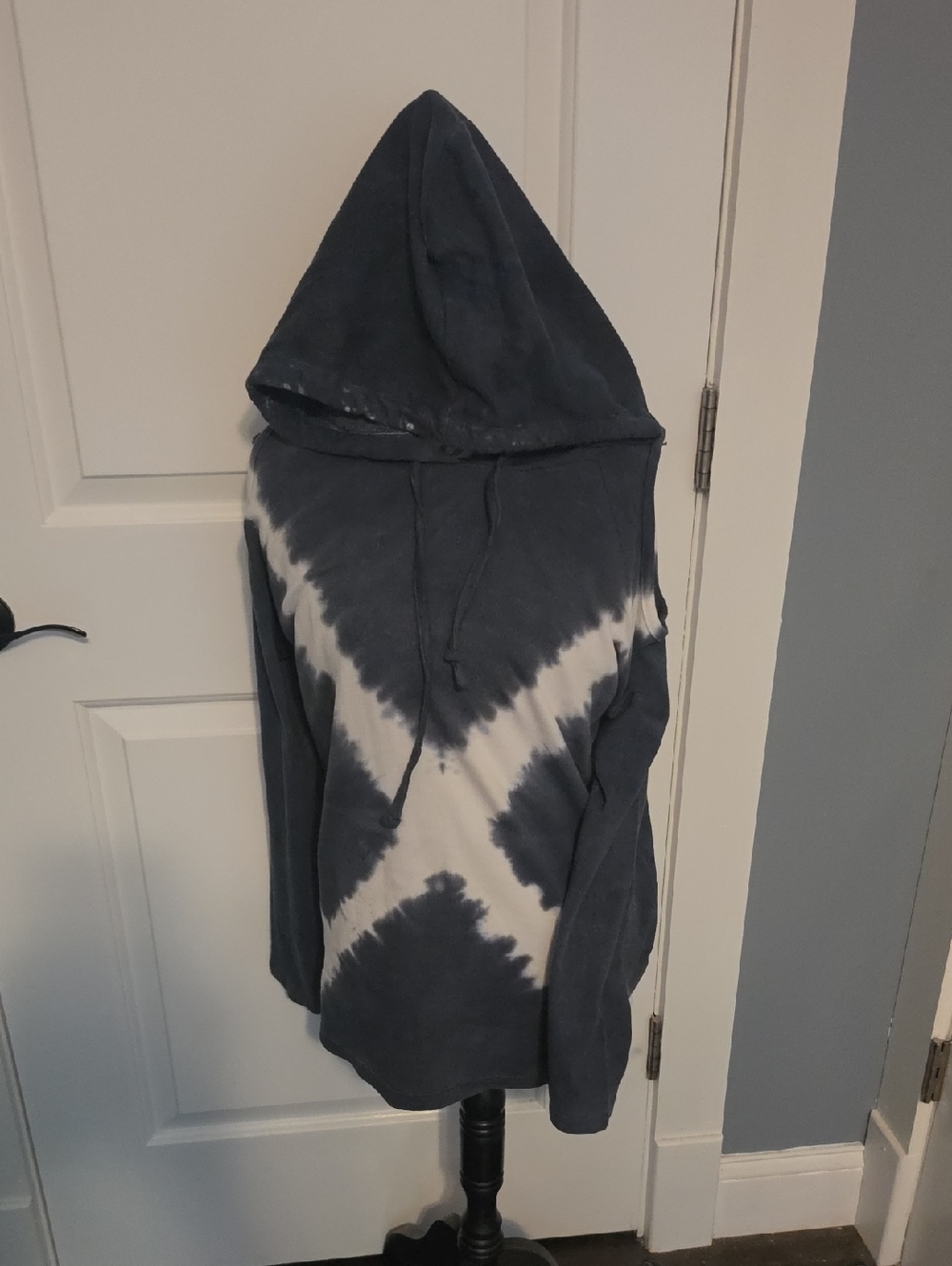 Tie-Dye Chevron Hoodie in Charcoal and White